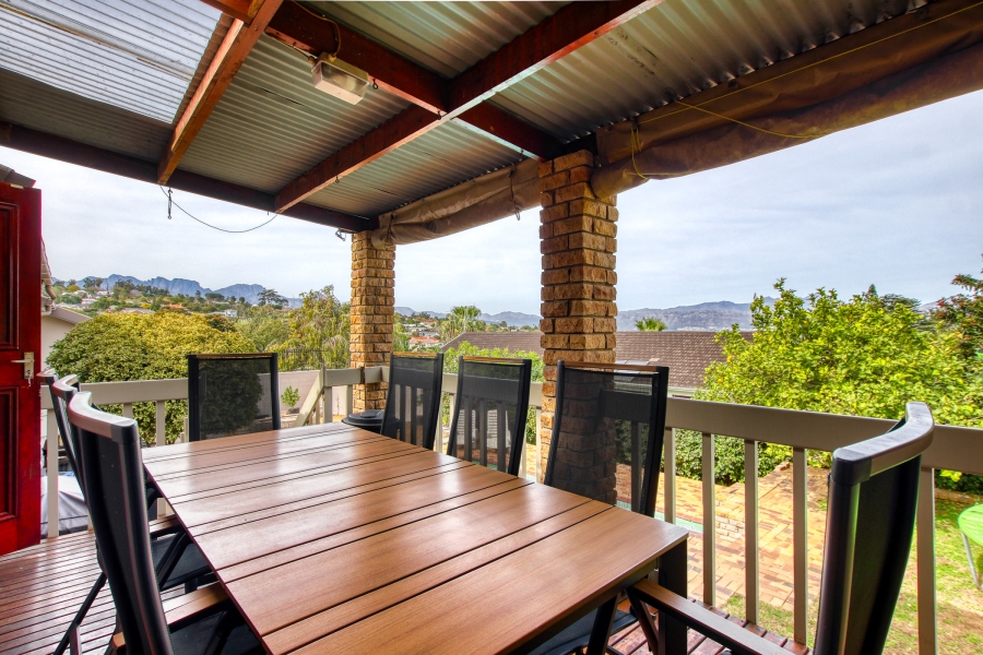 4 Bedroom Property for Sale in Heldervue Western Cape